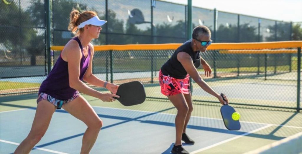 เทคนิคการป้องกันลูกในกีฬา Pickleball ที่ทุกคนควรรู้!