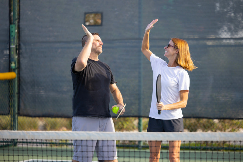 ควรสื่อสารกับคู่เล่น Pickleball ของคุณอย่างไร เพื่อการแข่งขันที่ดีขึ้น